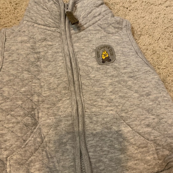 Lot 2 Carter's Baby Quilted Vests Navy Gray 9M Lightweight Warm Layer EUC - Picture 3 of 7